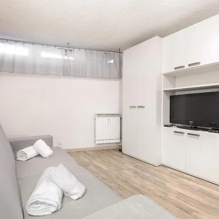 Apartament Hostdomus - Perla Grigia *